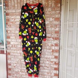 universal studio Intimates & Sleepwear - Rare Universal studios the grinch pajamas universal studio Intimates & Sleepwear - Rare Universal studios the grinch pajamas